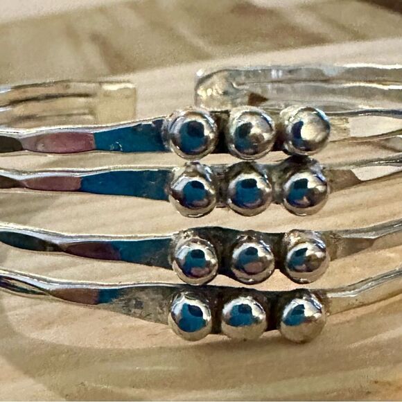 Sleek Silver Charm Bracelet with Intricate Detailing - Picture 4 of 4